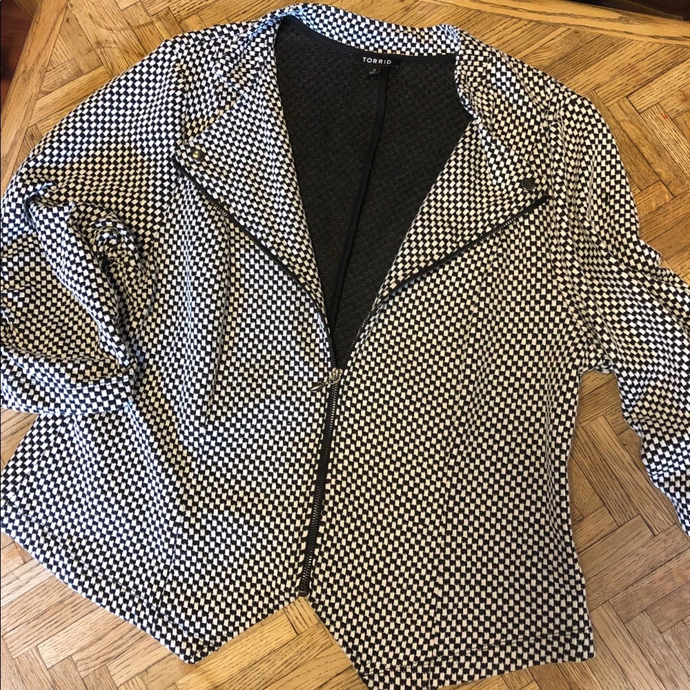 Torrid Size 2 Black & White Blazer